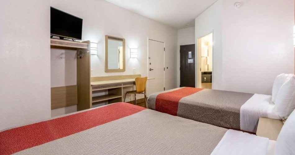 The Ultimate Guide to Cheap Hotels Near Carowinds for Theme Park Lovers
