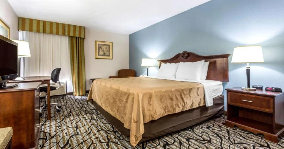 The Ultimate Guide to Cheap Hotels Near Carowinds for Theme Park Lovers
