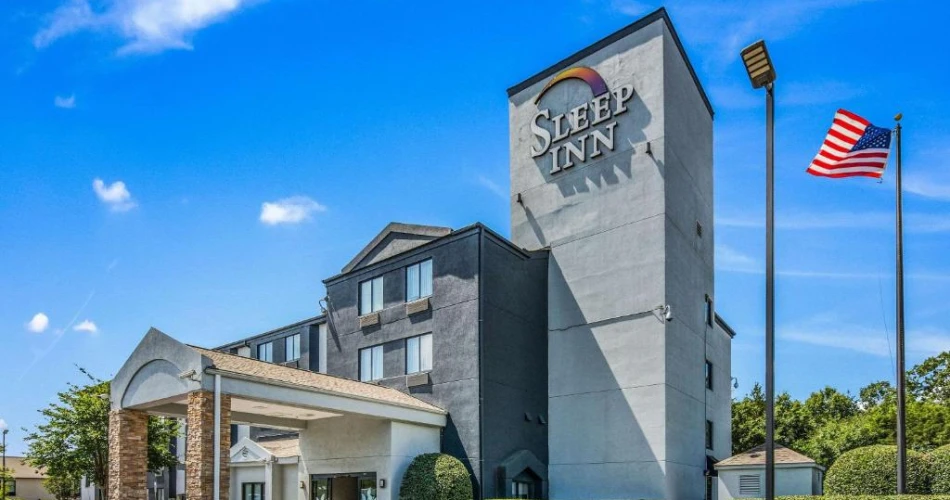 Top 10 Places to Stay Near Carowinds for Every Budget

