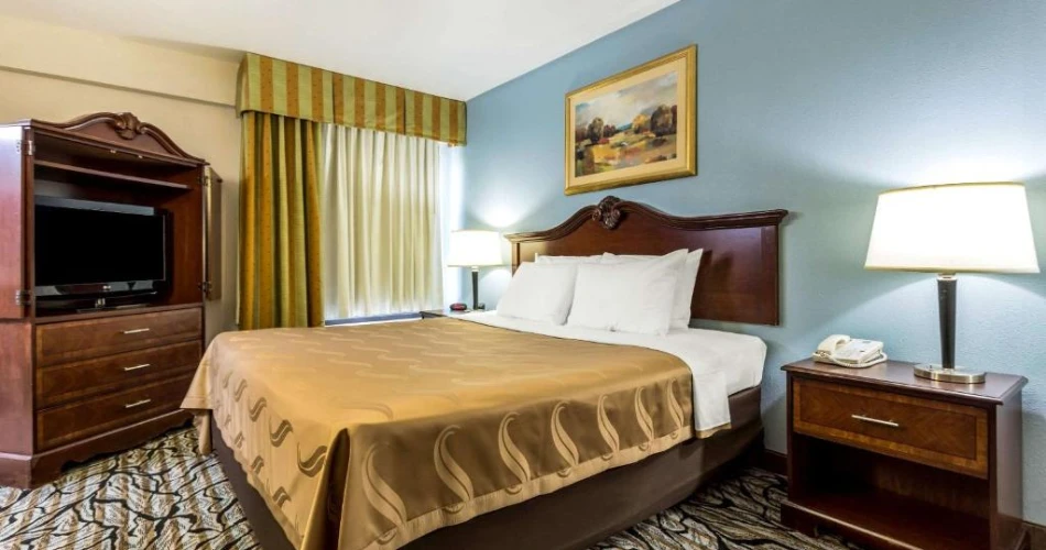 Top 10 Places to Stay Near Carowinds for Every Budget
