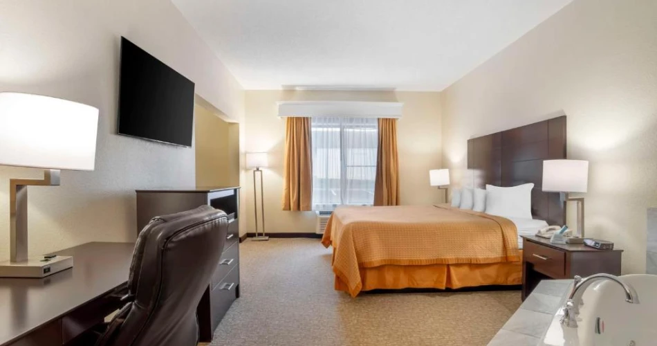 Where to Stay Near Carowinds: Best Hotels for Families & Thrill-Seekers

