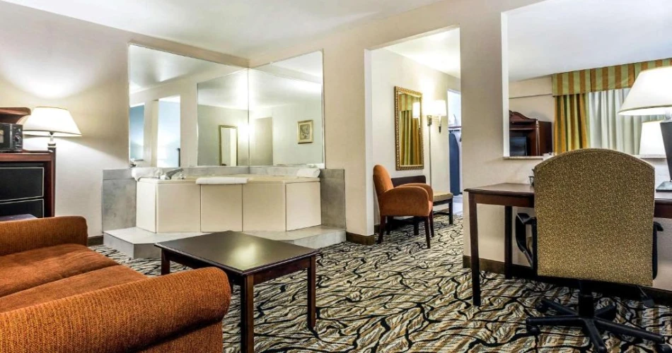 Where to Stay Near Carowinds: Best Hotels for Families & Thrill-Seekers
