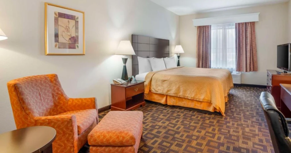 Experience the Best Hotels Around Carowinds for a Fun & Relaxing Stay
